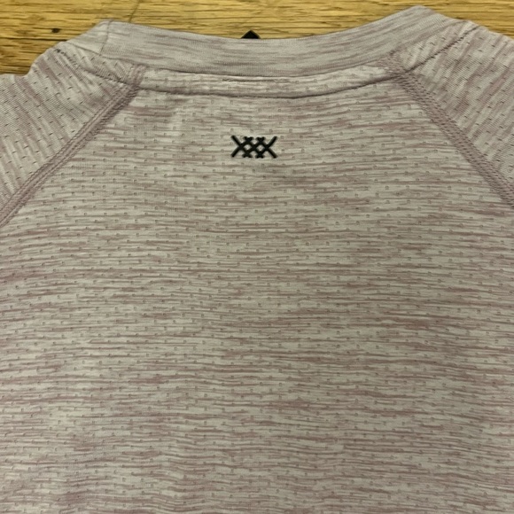 Men’s medium Rhone workout short sleeve shirt - Picture 2 of 6